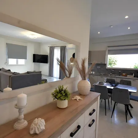 Panmaria Sea View Garden Flat